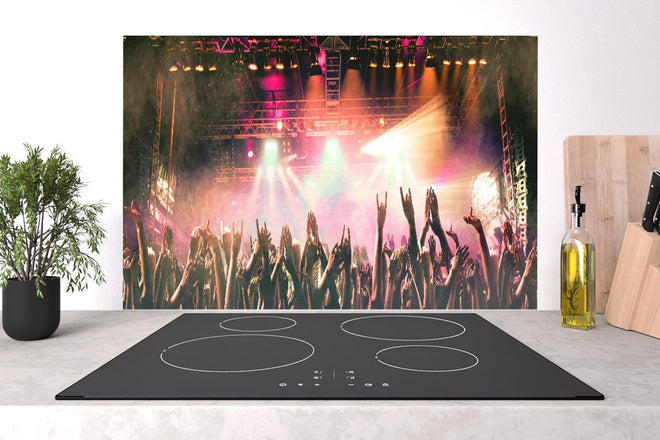 Spritzschutz - Lebhaftes Live-Musikkonzert mit Publikum