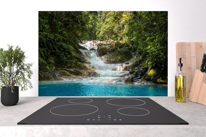 Spritzschutz - Sanfter Wasserfall im grünen Dschungel