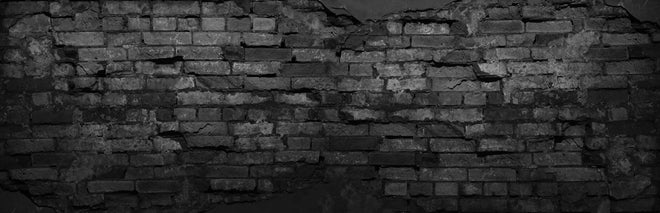 Spritzschutz - Schwarze alte Backsteinmauer
