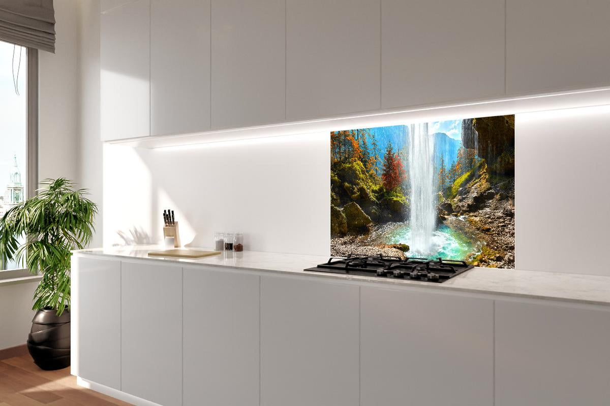 Spritzschutz - türkiser Wasserfall in Slowenien